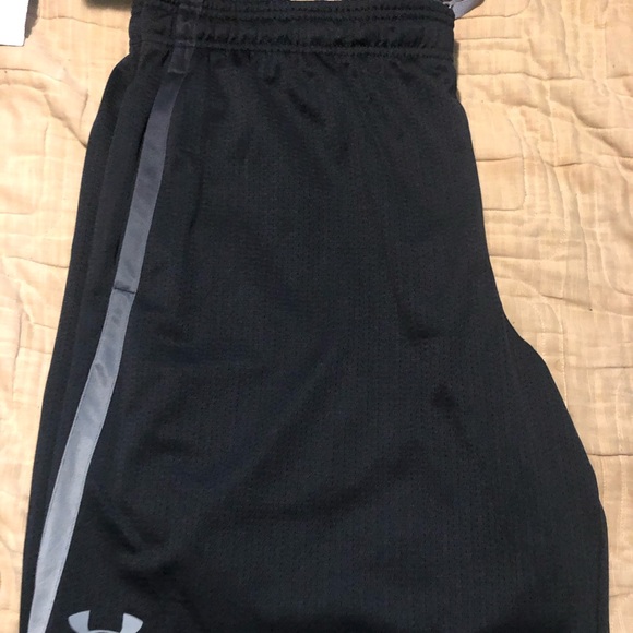 Black under armor shorts - Picture 1 of 2